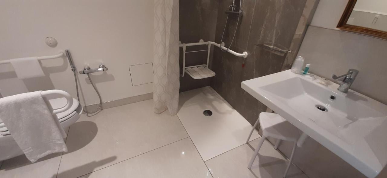 Chambre Double - Accessible aux Personnes à Mobilité Réduite